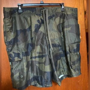 NWT 2X camo OP cargo shorts with mesh liner.